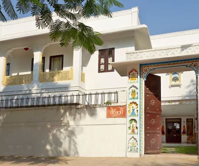 https://imgcld.yatra.com/ytimages/image/upload/t_hotel_yatra_city_desktop/v1449751727/Domestic Hotels/Hotels_Jaipur/Ikaki Niwas/Overview.jpg